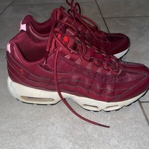 Nike Airmax 95 women’s size 8. Maroon